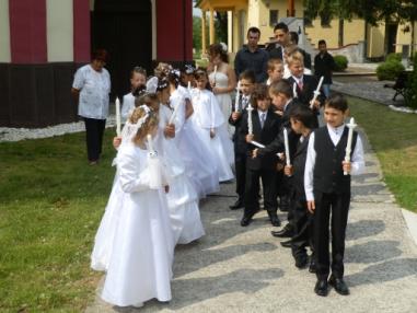 Prvé sv.prijímanie vo farskom kostole.
Prvé sv.prijímanie vo farskom kostole.