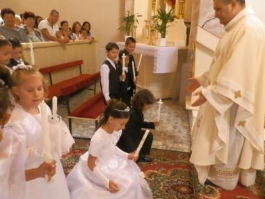 Prvé sv.prijímanie vo farskom kostole.
Prvé sv.prijímanie vo farskom kostole.
