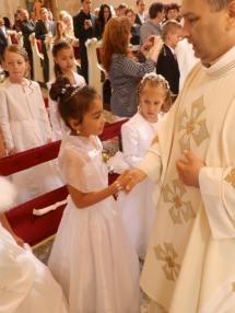 Prvé sv.prijímanie vo farskom kostole.
Prvé sv.prijímanie vo farskom kostole.