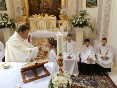 Prvé sv.prijímanie vo farskom kostole.
Prvé sv.prijímanie vo farskom kostole.