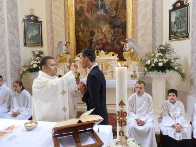 Prvé sv.prijímanie vo farskom kostole.
Prvé sv.prijímanie vo farskom kostole.
