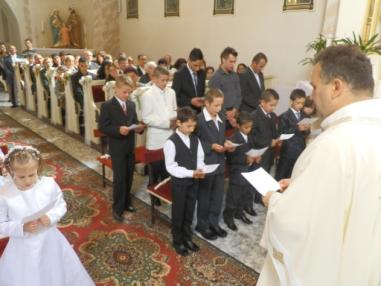 Prvé sv.prijímanie vo farskom kostole.
Prvé sv.prijímanie vo farskom kostole.