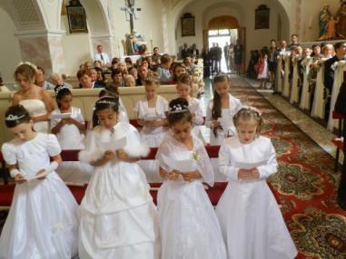 Prvé sv.prijímanie vo farskom kostole.
Prvé sv.prijímanie vo farskom kostole.