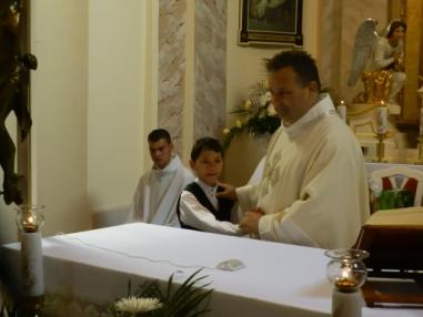 Prvé sv.prijímanie vo farskom kostole.
Prvé sv.prijímanie vo farskom kostole.