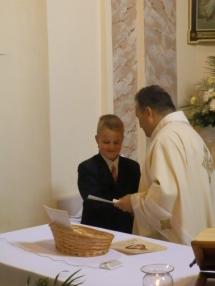 Prvé sv.prijímanie vo farskom kostole.
Prvé sv.prijímanie vo farskom kostole.