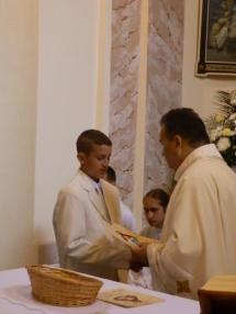 Prvé sv.prijímanie vo farskom kostole.
Prvé sv.prijímanie vo farskom kostole.