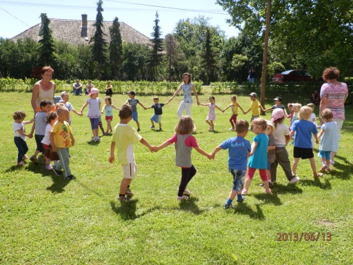 Fotogaléria Kultúrny program detí MŠ a ZŠ, spojený s váľaním mája-13.6.2013 (44) Kultúrny program detí MŠ a ZŠ, spojený s váľaním mája-13.6.2013