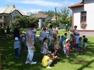 Kultúrny program s váľaním mája Kultúrny program s váľaním mája