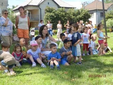 Kultúrny program s váľaním mája Kultúrny program s váľaním mája