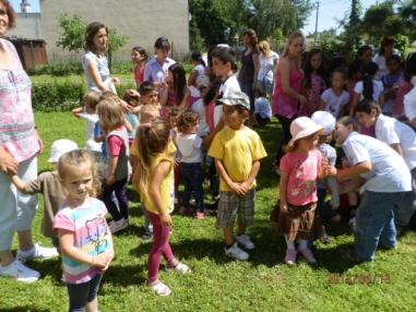 Kultúrny program s váľaním mája Kultúrny program s váľaním mája