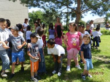 Kultúrny program s váľaním mája Kultúrny program s váľaním mája
