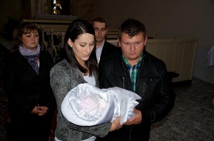 Krst malej Lucky. Krst malej Lucky.