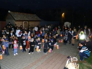 Sprievod bol veľkým zážitkom pre malých aj veľkých. Sprievod bol veľkým zážitkom pre malých aj veľkých.
