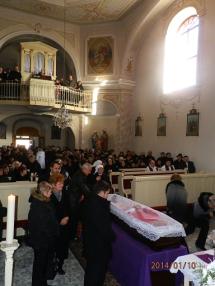 Posledné S Bohom! od veriacich vo Velikej. Posledné S Bohom! od veriacich vo Velikej.