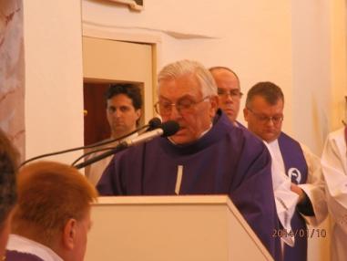 Posledné S Bohom! od veriacich vo Velikej. Posledné S Bohom! od veriacich vo Velikej.