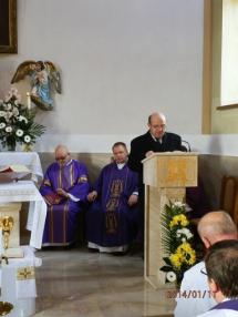 Okamihy smútočnej svätej omše a pohrebu v Podhájskej. Okamihy smútočnej svätej omše a pohrebu v Podhájskej.