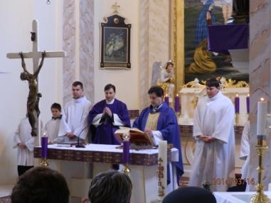 ICLic.Mgr. Peter Manduch sa predstavuje na prvej omši vo farskom kostole. ICLic.Mgr. Peter Manduch sa predstavuje na prvej omši vo farskom kostole.