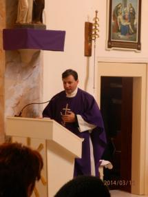 ICLic.Mgr. Peter Manduch sa predstavuje na prvej omši vo farskom kostole. ICLic.Mgr. Peter Manduch sa predstavuje na prvej omši vo farskom kostole.