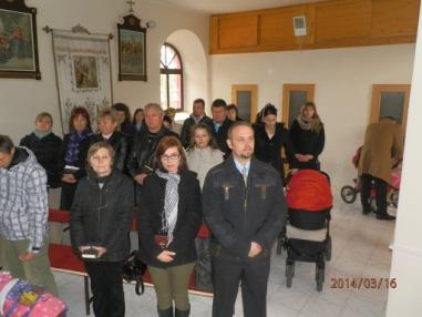 ICLic.Mgr. Peter Manduch sa predstavuje na prvej omši vo farskom kostole. ICLic.Mgr. Peter Manduch sa predstavuje na prvej omši vo farskom kostole.