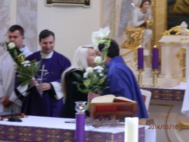 ICLic.Mgr. Peter Manduch sa predstavuje na prvej omši vo farskom kostole. ICLic.Mgr. Peter Manduch sa predstavuje na prvej omši vo farskom kostole.
