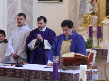 ICLic.Mgr. Peter Manduch sa predstavuje na prvej omši vo farskom kostole. ICLic.Mgr. Peter Manduch sa predstavuje na prvej omši vo farskom kostole.