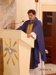ICLic.Mgr. Peter Manduch sa predstavuje na prvej omši vo farskom kostole. ICLic.Mgr. Peter Manduch sa predstavuje na prvej omši vo farskom kostole.