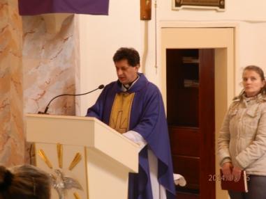 ICLic.Mgr. Peter Manduch sa predstavuje na prvej omši vo farskom kostole. ICLic.Mgr. Peter Manduch sa predstavuje na prvej omši vo farskom kostole.