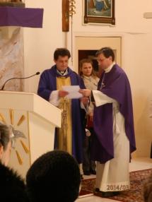 ICLic.Mgr. Peter Manduch sa predstavuje na prvej omši vo farskom kostole. ICLic.Mgr. Peter Manduch sa predstavuje na prvej omši vo farskom kostole.