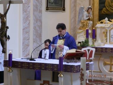 ICLic.Mgr. Peter Manduch sa predstavuje na prvej omši vo farskom kostole. ICLic.Mgr. Peter Manduch sa predstavuje na prvej omši vo farskom kostole.