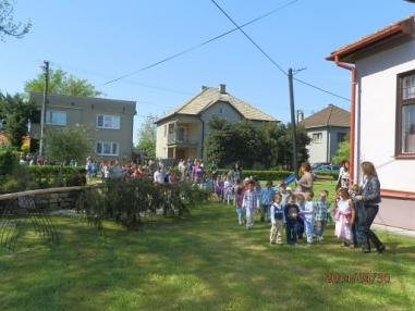 Programom nás zabavili deti zo ZŠ a MŠ. Programom nás zabavili deti zo ZŠ a MŠ.