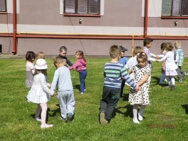 Programom nás zabavili deti zo ZŠ a MŠ. Programom nás zabavili deti zo ZŠ a MŠ.
