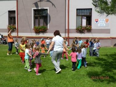 Krásne chvíle tradičnej slávnosti jari. Krásne chvíle tradičnej slávnosti jari.