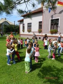 Krásne chvíle tradičnej slávnosti jari. Krásne chvíle tradičnej slávnosti jari.