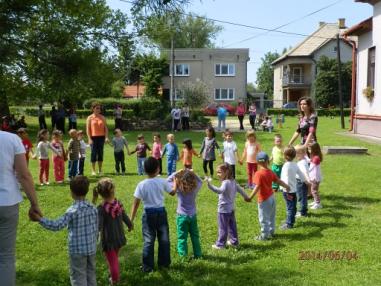 Krásne chvíle tradičnej slávnosti jari. Krásne chvíle tradičnej slávnosti jari.
