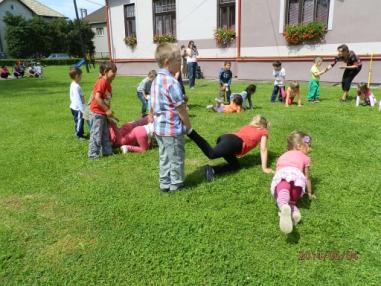 Krásne chvíle tradičnej slávnosti jari. Krásne chvíle tradičnej slávnosti jari.
