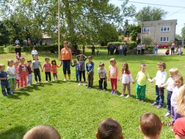 Krásne chvíle tradičnej slávnosti jari. Krásne chvíle tradičnej slávnosti jari.