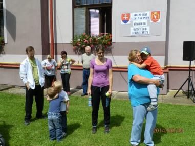 Krásne chvíle tradičnej slávnosti jari. Krásne chvíle tradičnej slávnosti jari.