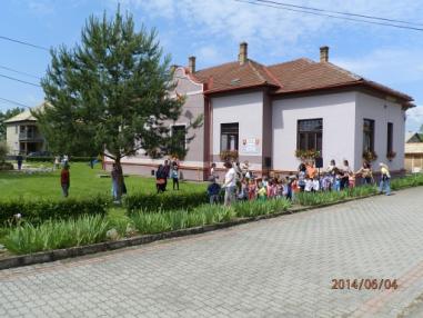 Krásne chvíle tradičnej slávnosti jari. Krásne chvíle tradičnej slávnosti jari.