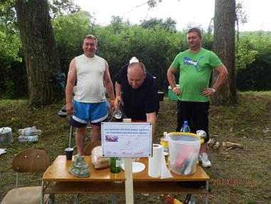 Prípravné práce na slávnosť a varenie halászlé. Prípravné práce na slávnosť a varenie halászlé.