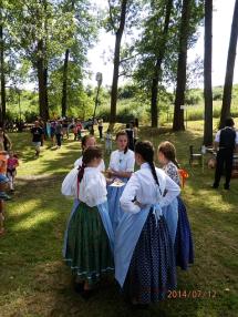Okamihy slávnosti a futbalového zápasu. Okamihy slávnosti a futbalového zápasu.