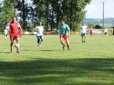 Okamihy slávnosti a futbalového zápasu. Okamihy slávnosti a futbalového zápasu.
