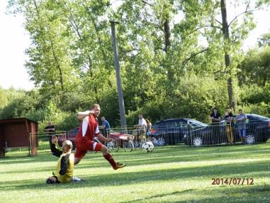 Okamihy slávnosti a futbalového zápasu. Okamihy slávnosti a futbalového zápasu.