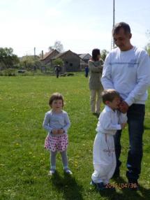 Účastníci stavania mája. Účastníci stavania mája.