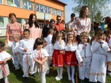 Vystupovanie detí MŠ a ZŠ s kultúrnym programom. Vystupovanie detí MŠ a ZŠ s kultúrnym programom.