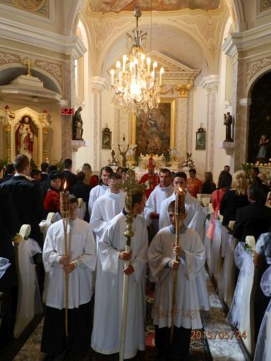 Fotogaléria Sviatosť birmovania na sviatok zoslania Ducha Svätého vo farskom kostole Veľká nad Ipľom 2.časť galérie_24.5.2015 (11) Sviatosť birmovania na sviatok zoslania Ducha Svätého vo farskom kostole Veľká nad Ipľom 2.časť galérie_24.5.2015