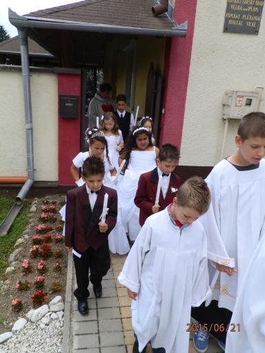 Fotogaléria Prvé sväté prijímanie vo farskom kostole Veľká n.Ipľom 21.6.2015 (50) Prvé sväté prijímanie vo farskom kostole Veľká n.Ipľom 21.6.2015