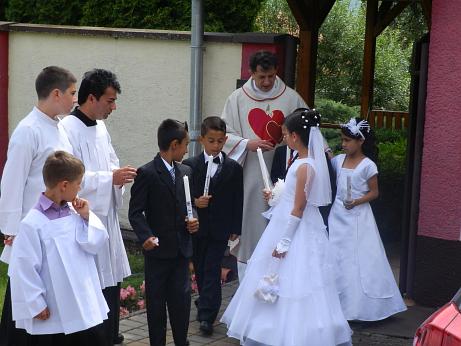 Fotogaléria Prvé sväté prijímanie vo farskom kostole Všetkých svätých vo Veľkej nad Ipľom_12.6.2016 (48) Prvé sväté prijímanie vo farskom kostole Všetkých svätých vo Veľkej nad Ipľom_12.6.2016