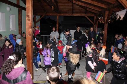 Halloween s deťmi ZŠ a MŠ za účasti rodičov a naši Halloween s deťmi ZŠ a MŠ za účasti rodičov a naši
