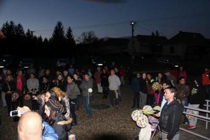 Halloween s deťmi ZŠ a MŠ za účasti rodičov a naši Halloween s deťmi ZŠ a MŠ za účasti rodičov a naši