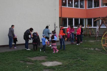 Halloween s deťmi ZŠ a MŠ za účasti rodičov a naši Halloween s deťmi ZŠ a MŠ za účasti rodičov a naši